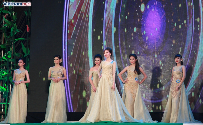 rung hoa khoe sac trong dem chung ket nguoi dep xu tuyen