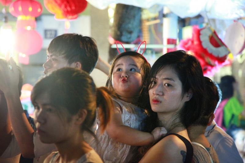 tre em thu do don trung thu nhu danh vat