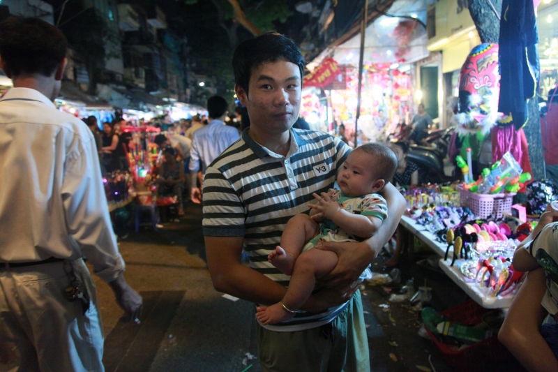 tre em thu do don trung thu nhu danh vat