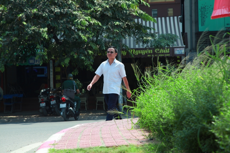 co moc um tum tren duong pho ha noi