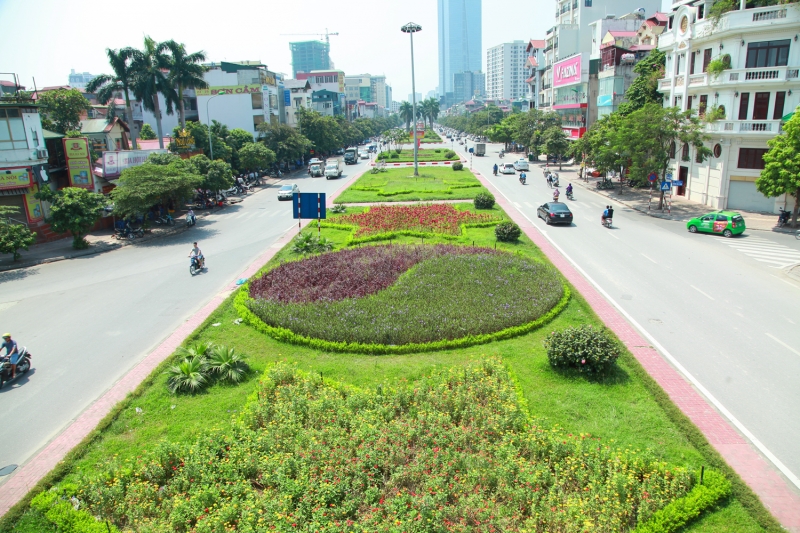 co moc um tum tren duong pho ha noi