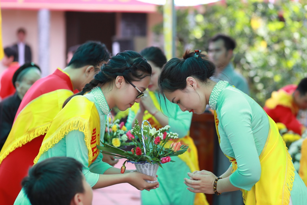 nghen ngao xuc dong nghi thuc rua chan trong le vu lan bao hieu