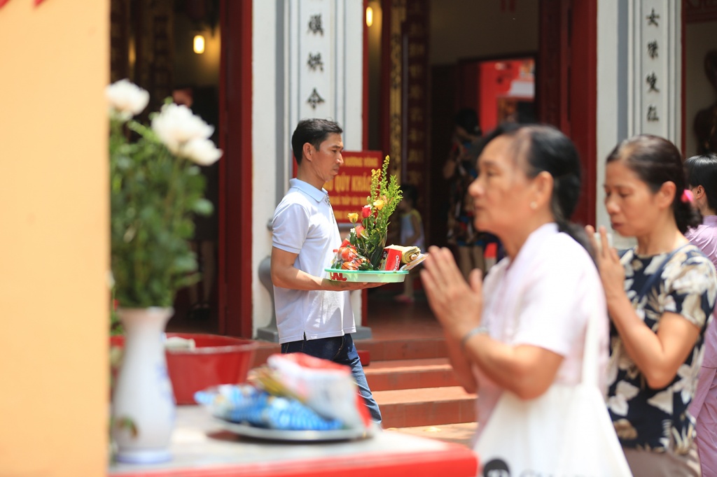 ngay cuoi cung ky nghi le nguoi ha noi tranh tu toi phu chua cung ram thang 7 som