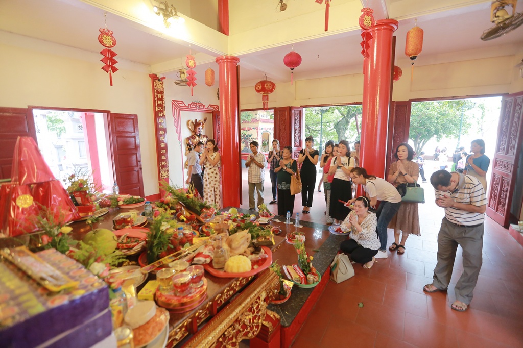 ngay cuoi cung ky nghi le nguoi ha noi tranh tu toi phu chua cung ram thang 7 som
