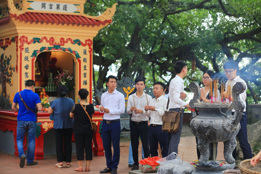 ngay cuoi cung ky nghi le nguoi ha noi tranh tu toi phu chua cung ram thang 7 som
