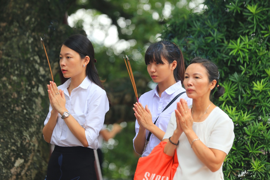 ngay cuoi cung ky nghi le nguoi ha noi tranh tu toi phu chua cung ram thang 7 som