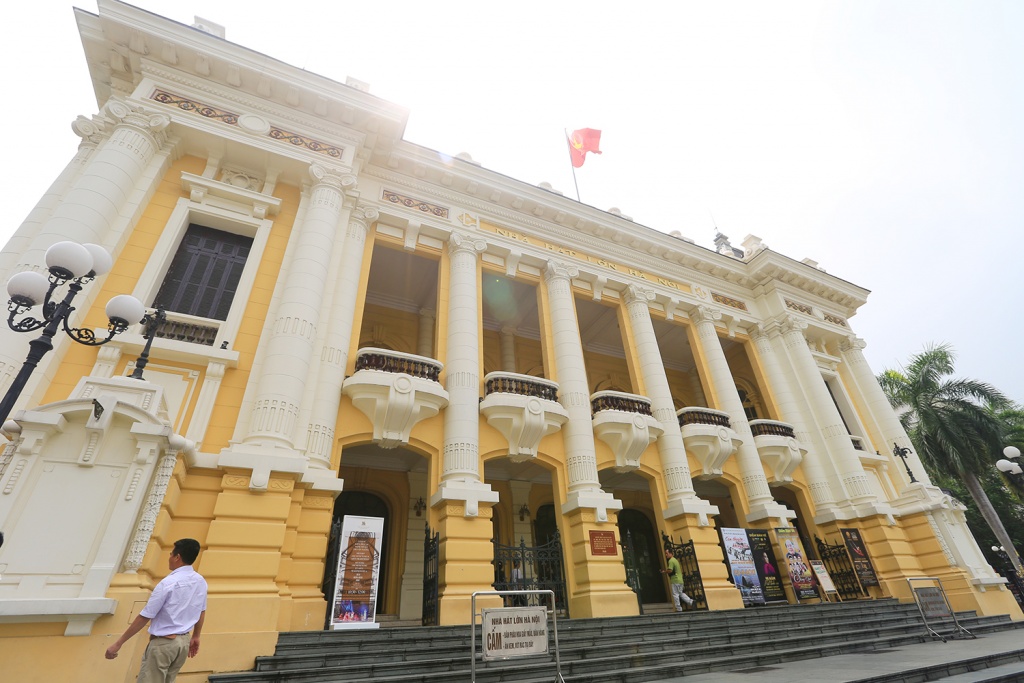 ngay dau tien mo cua nha hat lon ha noi dep kho cuong lai