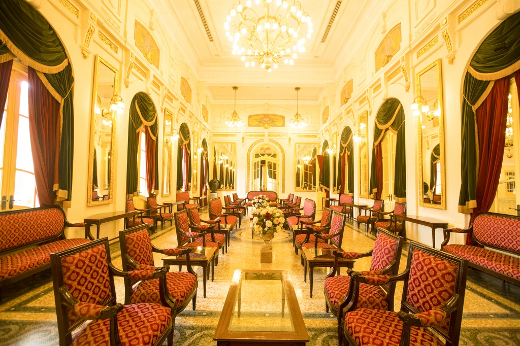 nha hat lon ha noi diem check in theo phong cach quy toc cuc chat