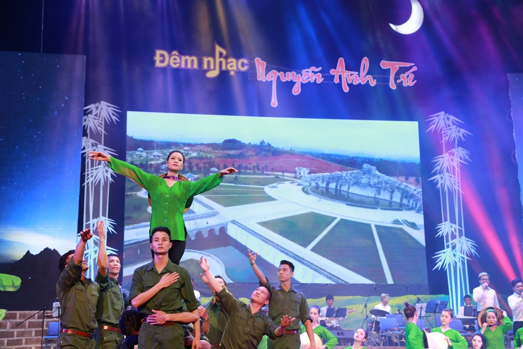 nhieu nghe si noi tieng gop mat trong dem nhac nguyen anh tri