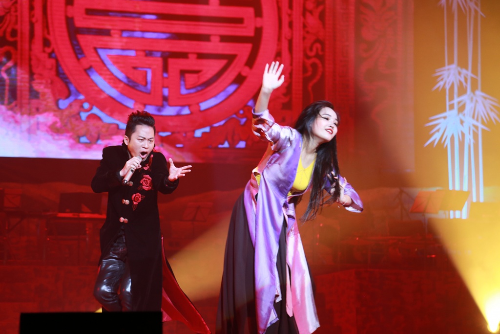 nhieu nghe si noi tieng gop mat trong dem nhac nguyen anh tri