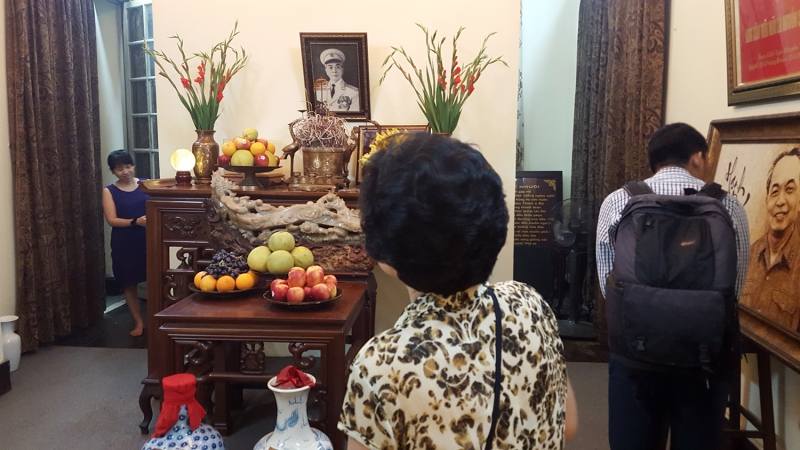 dem 410 nguoi dan den thap nen tuong nho dai tuong vo nguyen giap