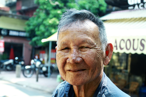 cu tho giay 86 tuoi cuoi xe may mot minh rong ruoi ca nuoc vnexpress gia dinh