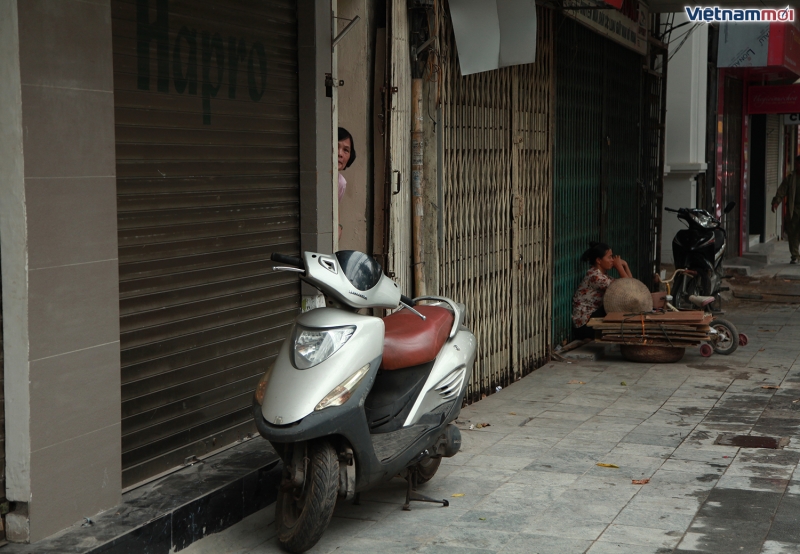 nguoi dan ha noi don dot khong khi lanh dau thu