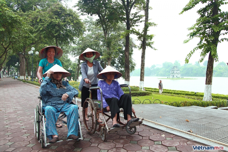 nguoi dan ha noi don dot khong khi lanh dau thu