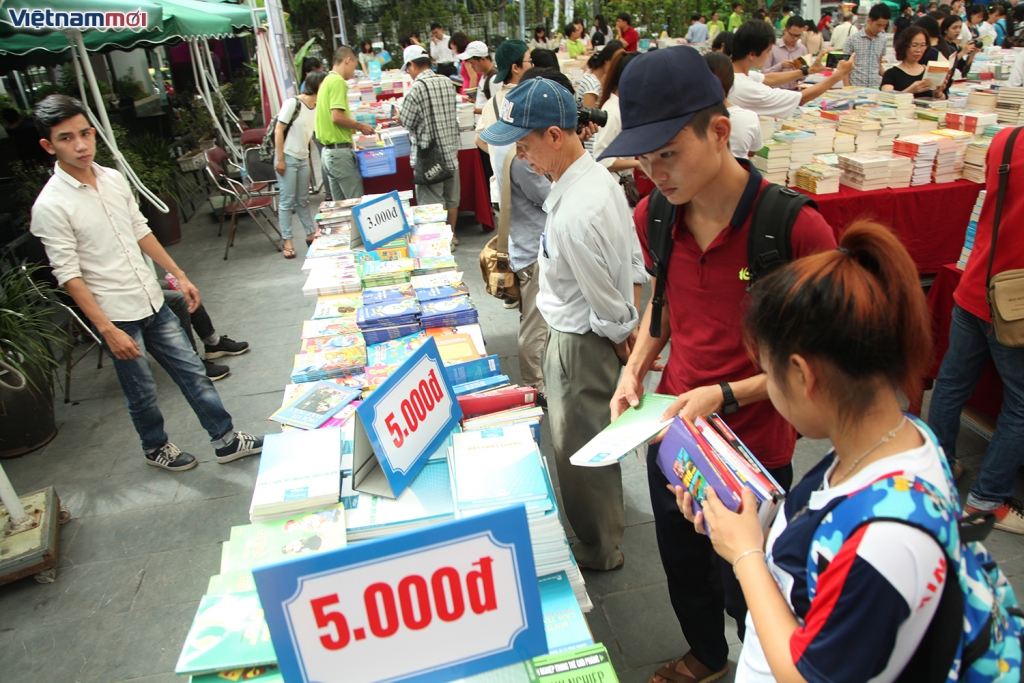 Khai mạc hội sách mùa thu, xuất hiện sách ‘độc bản’ có một không hai khai mac hoi sach mua thu xuat hien sach doc ban co mot khong hai