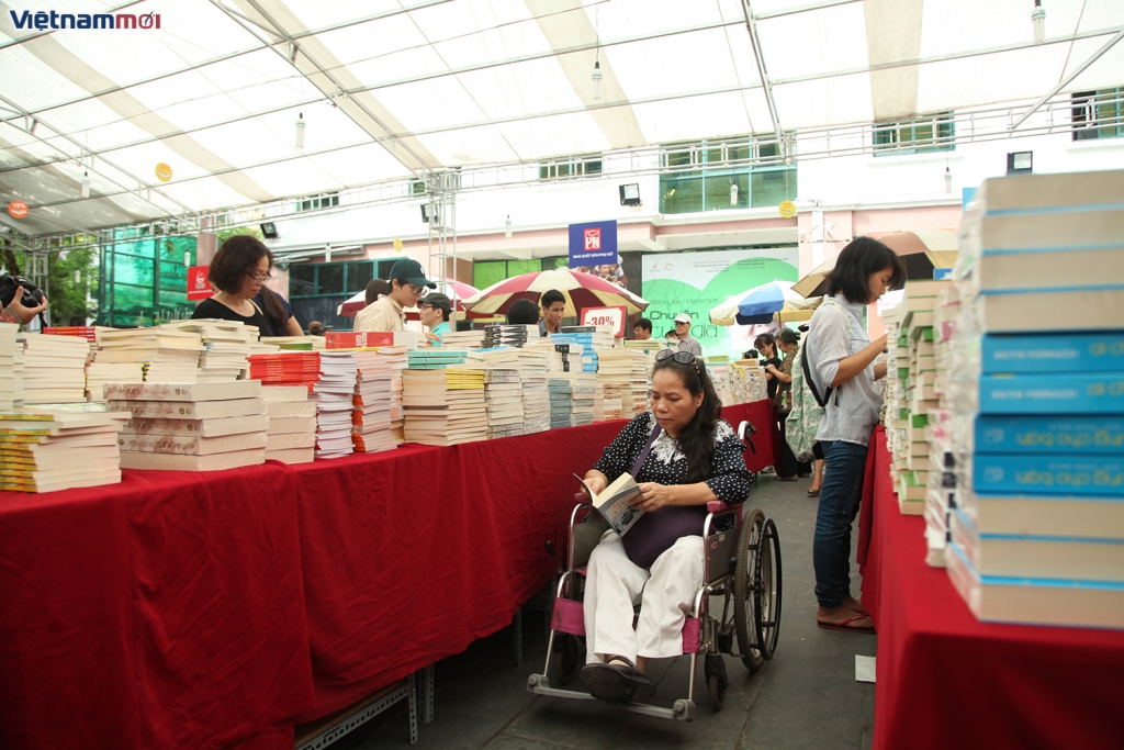 Khai mạc hội sách mùa thu, xuất hiện sách ‘độc bản’ có một không hai khai mac hoi sach mua thu xuat hien sach doc ban co mot khong hai