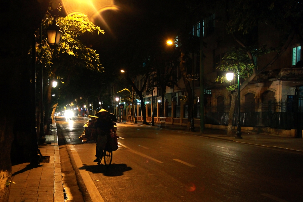 Đêm Hà Nội cóng buốt cùng những giấc ngủ... vỉa hè dem ha noi cong buot cung nhung giac ngu via he