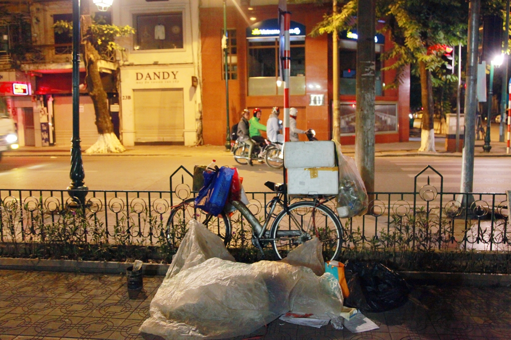 Đêm Hà Nội cóng buốt cùng những giấc ngủ... vỉa hè dem ha noi cong buot cung nhung giac ngu via he