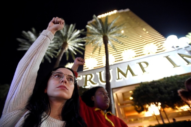 bieu tinh phan doi trump ngay thu 5 tren khap nuoc my