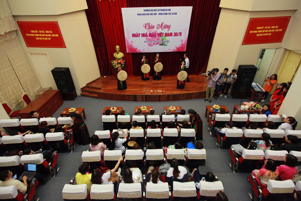 dai su my tai viet nam chuc mung ngay 2011 bang ky hieu dac biet
