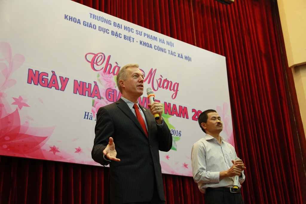 dai su my tai viet nam chuc mung ngay 2011 bang ky hieu dac biet