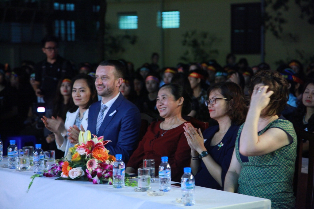 hang tram ban tre thap nen phan doi bao hanh gia dinh