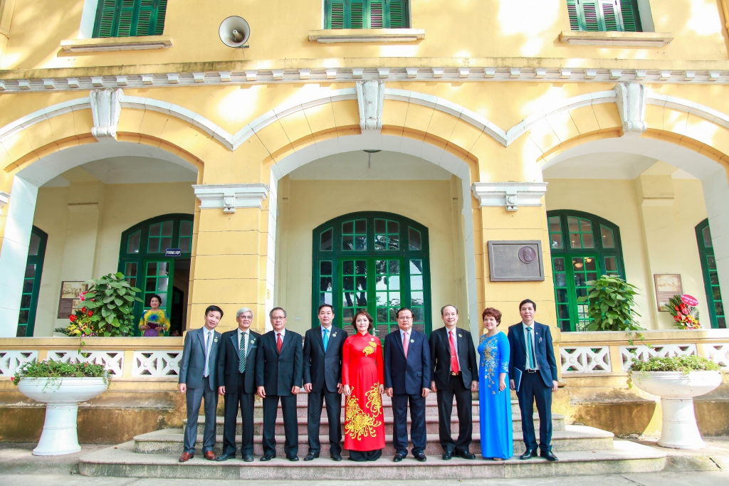 thay tro truong chu van an boi hoi tu hoi nhan ngay nha giao viet nam