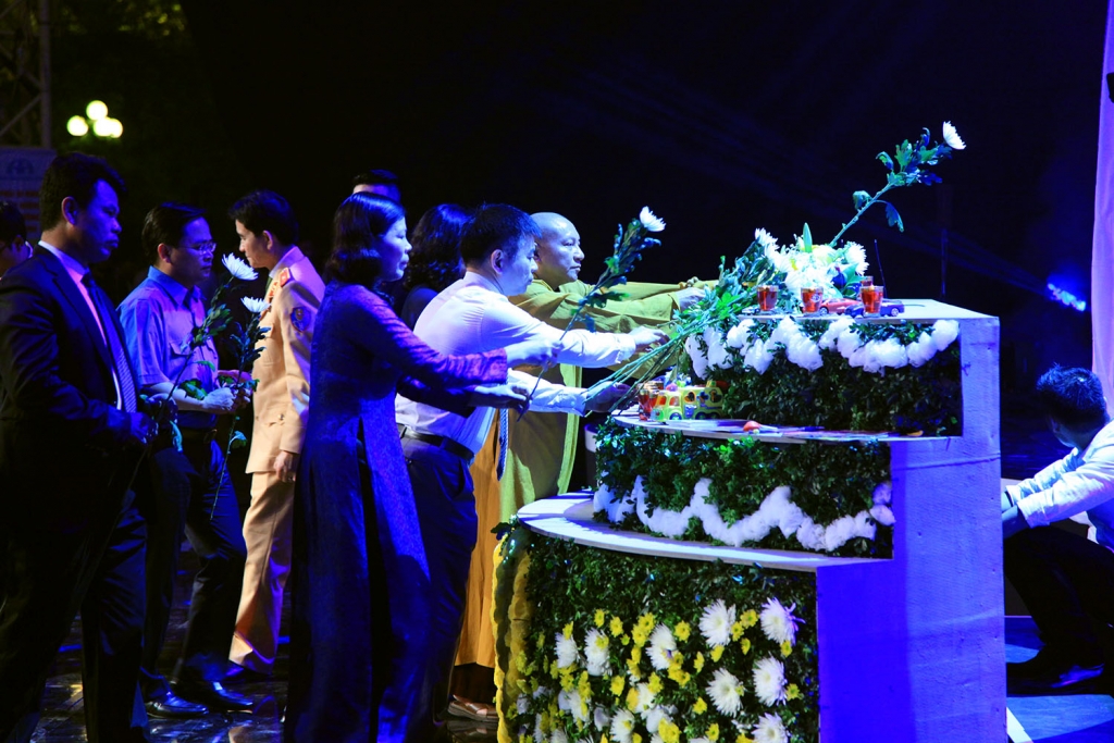 lung linh anh nen tuong niem nhung nan nhan tu vong do tai nan giao thong
