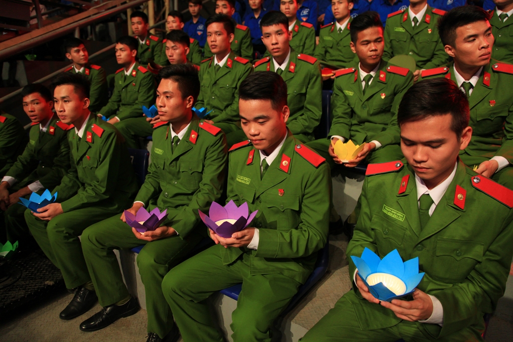lung linh anh nen tuong niem nhung nan nhan tu vong do tai nan giao thong