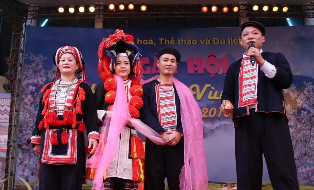 muc so thi le cuoi cua nguoi dao do tai ha noi