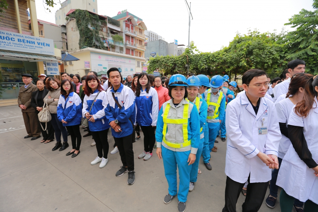 ha noi to chuc ra quan giu gin ve sinh moi truongcat bot anh
