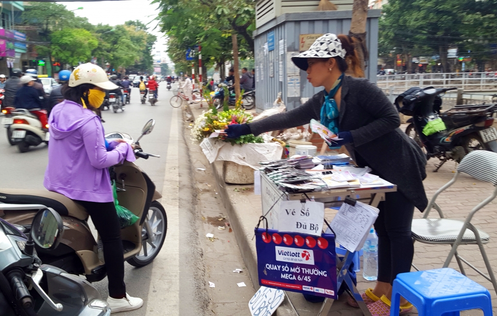 xo so vietlott chui gia 12000 dong ban hut khach tai ha noi