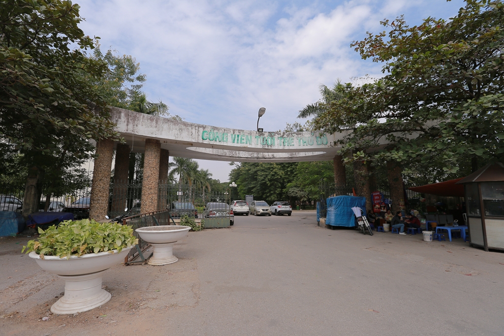 nhung hinh anh day nuoi tiec cong vien nuoc bo hoang ngay giua long ha noi