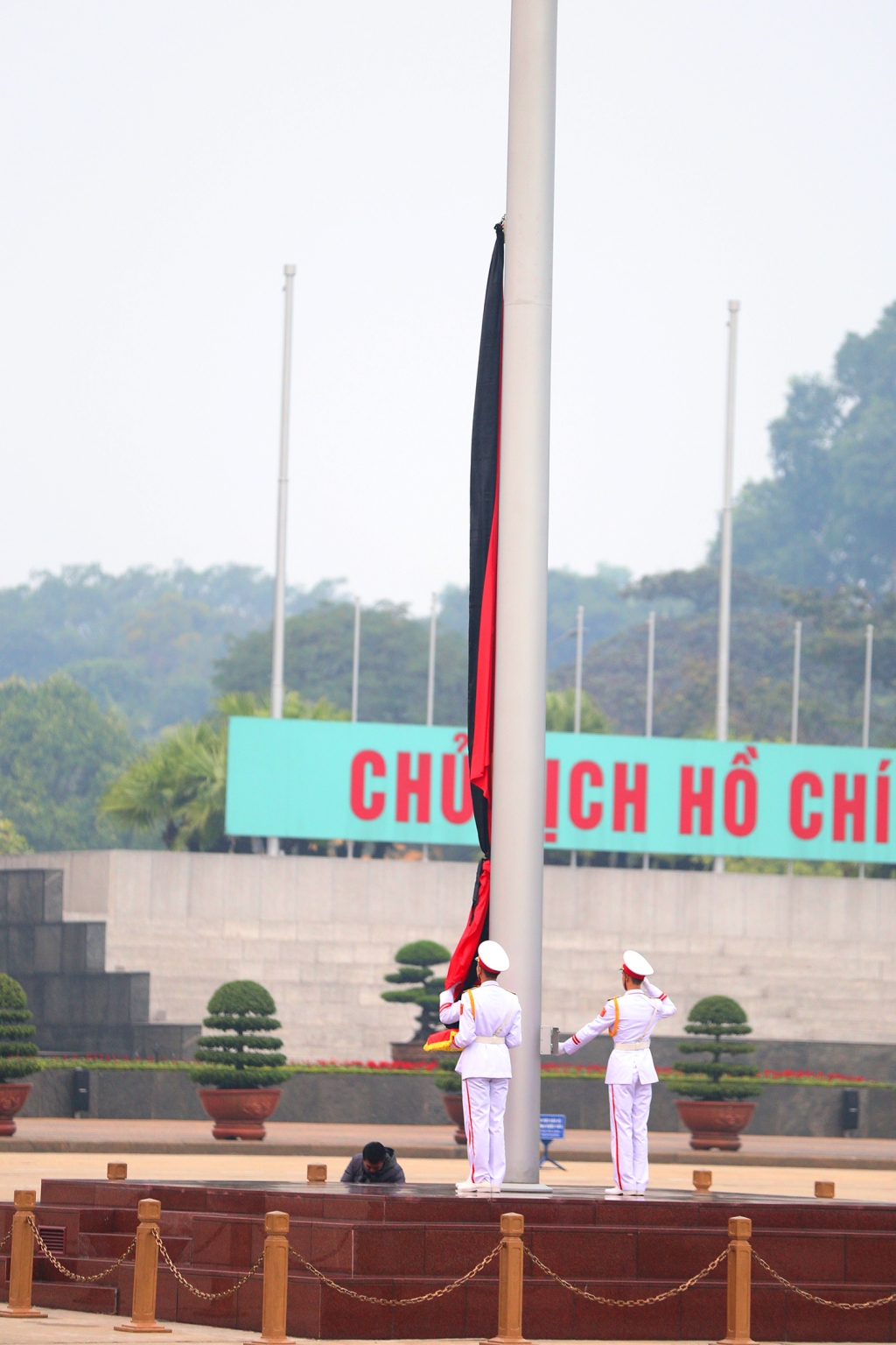 ha noi treo co ru trong ngay quoc tang lanh tu fidel castro