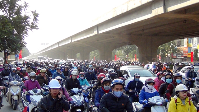 xe buyt nhanh lan banh gio cao diem duong pho un tac nghiem trong