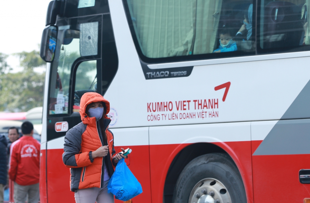 hanh khach ue oai vi doi hang gio van chon chan tai ben xe my dinh