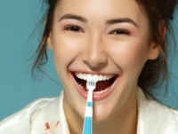 be 15 thang bi xuong ca cam ngang thuc quan