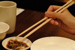 Rước bệnh vào người vì sử dụng đũa sai cách