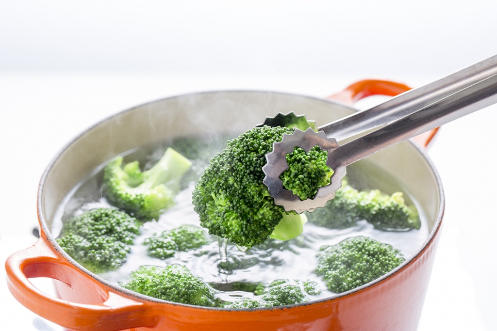 lam the nao de giu lai duoc luong vitamin bo duong khi che bien rau xanh