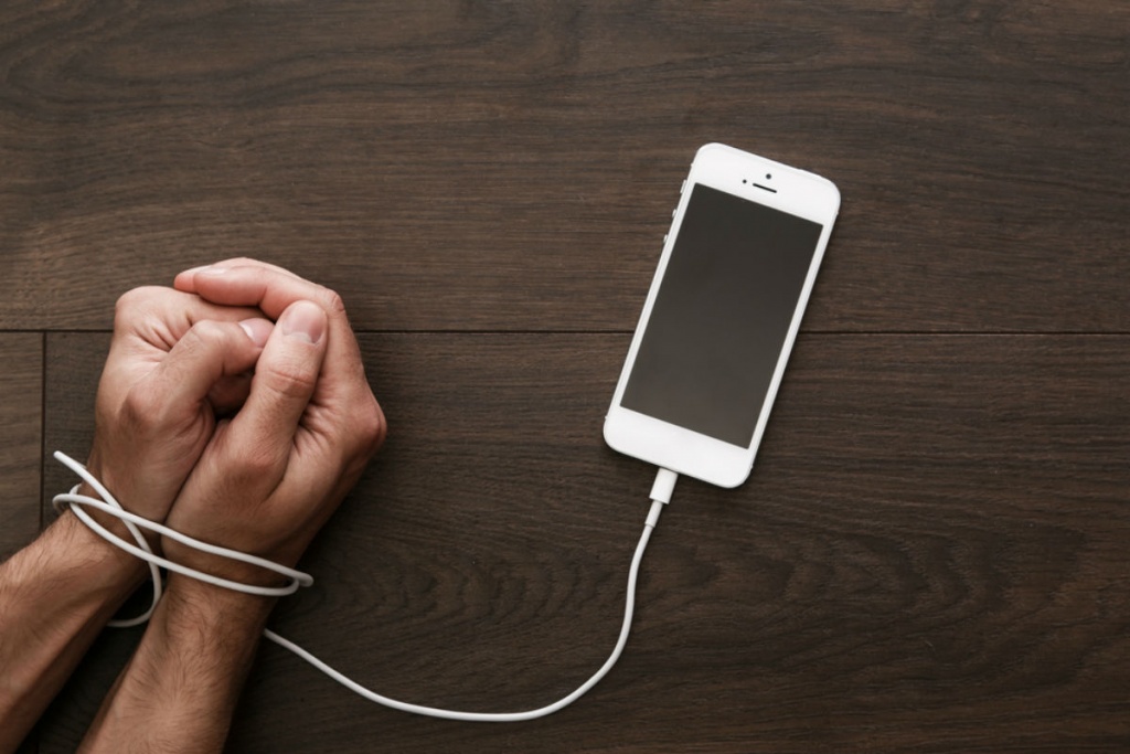Phụ thuộc vào smartphone: Bạn cô đơn và có nguy cơ mắc nhiều bệnh phu thuoc vao smartphone ban co don va co nguy co mac nhieu benh