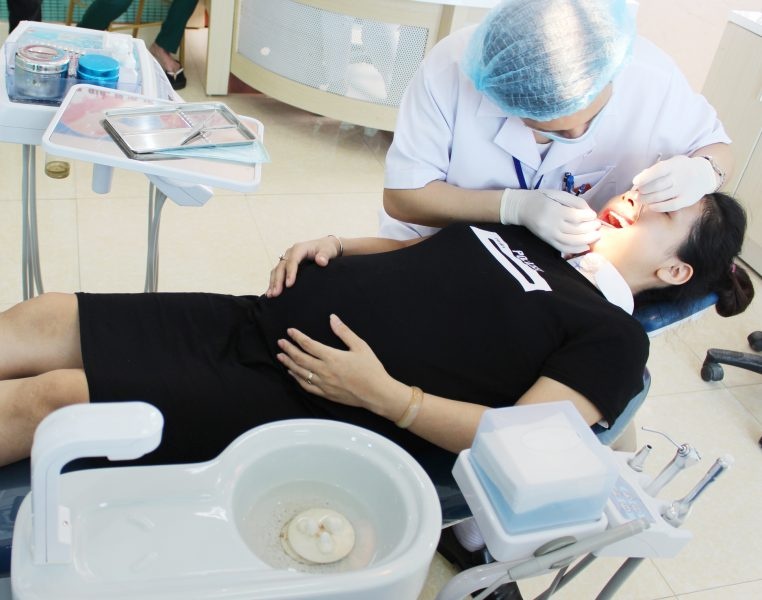 vi sao truoc khi mang thai phu nu can den gap nha si
