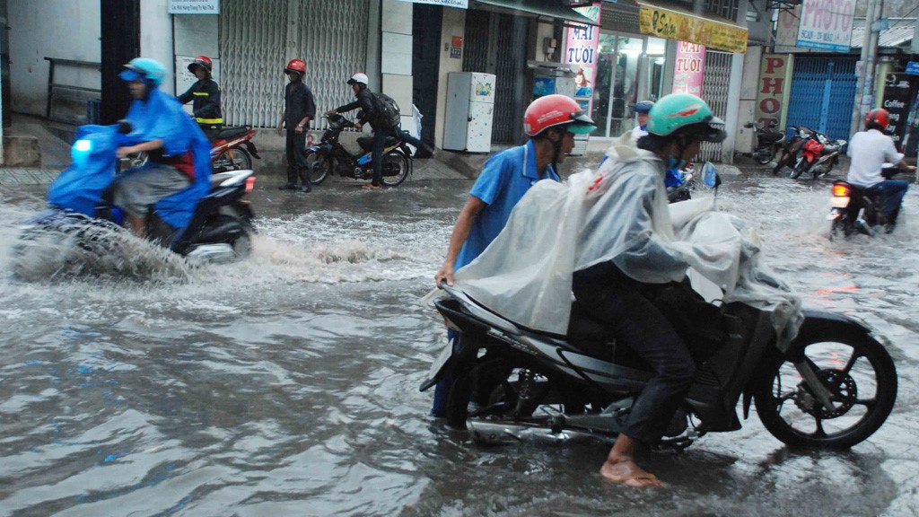 lam sao de gia dinh ban song an toan trong mua bao lu