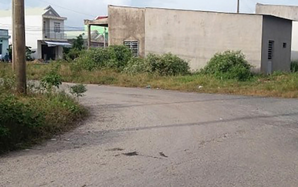 vinh long net po tren duong mot thanh nien bi chem trong thuong