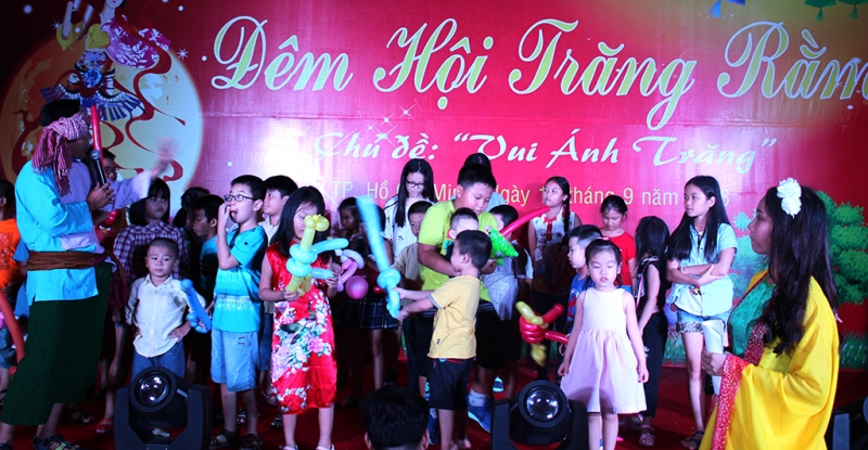 dua con ve voi trung thu truyen thong