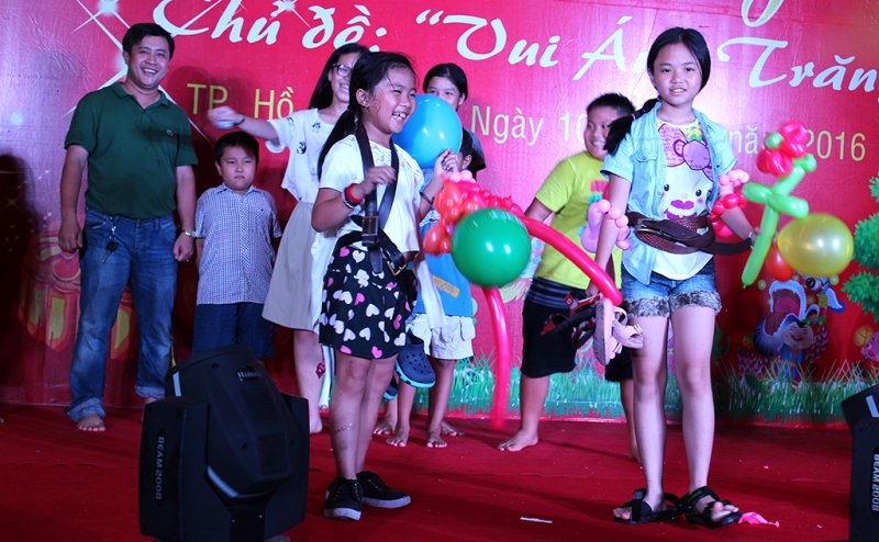 dua con ve voi trung thu truyen thong
