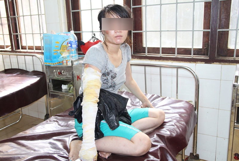 dak lak ghen tuong chong do nuoc soi len dau vo
