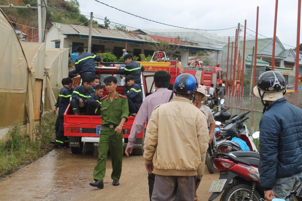 lam dong ba hoa thieu rui nha chu re truoc ngay cuoi