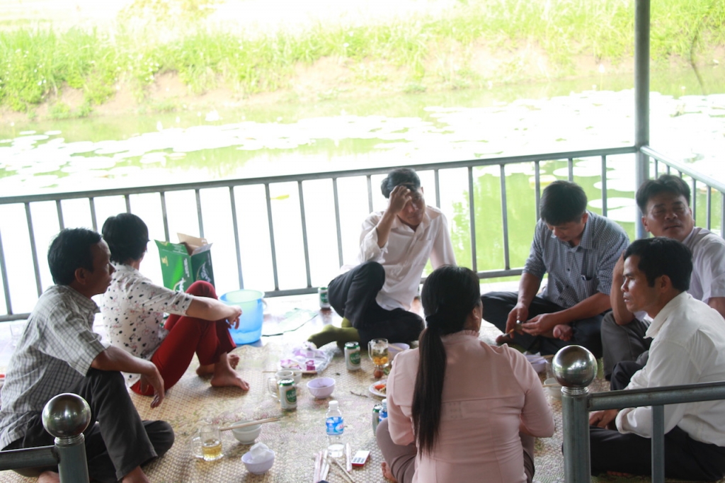 dak lak bi thu dang uy danh can bo dia trong cuoc nhau vi chon bia