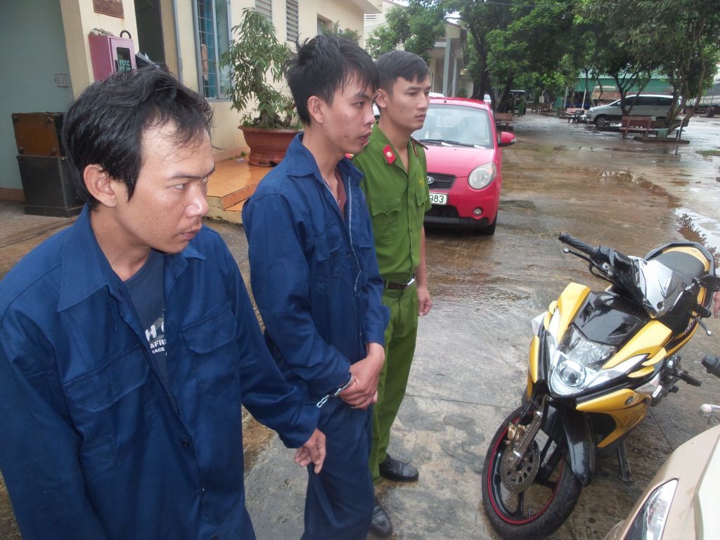 hai anh em ruot trom cap tai san mua ma tuy