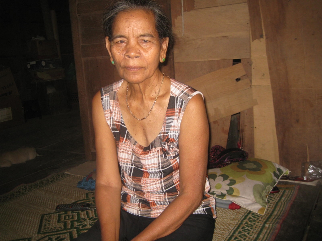nu thu linh dau tien cua buon lang